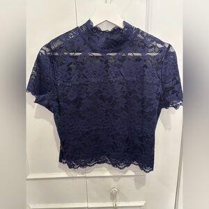 Guess Cropped Lace Top 💙